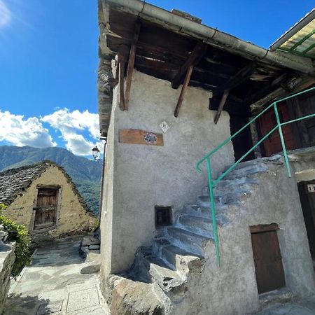 Casa Vacanze La Carbunera Villa Domodossola Exteriör bild