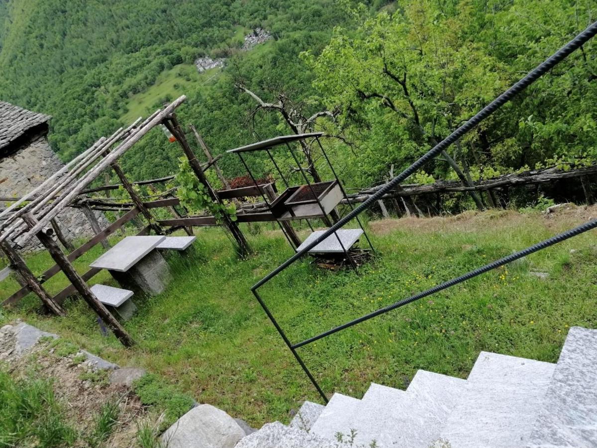 Casa Vacanze La Carbunera Villa Domodossola Exteriör bild