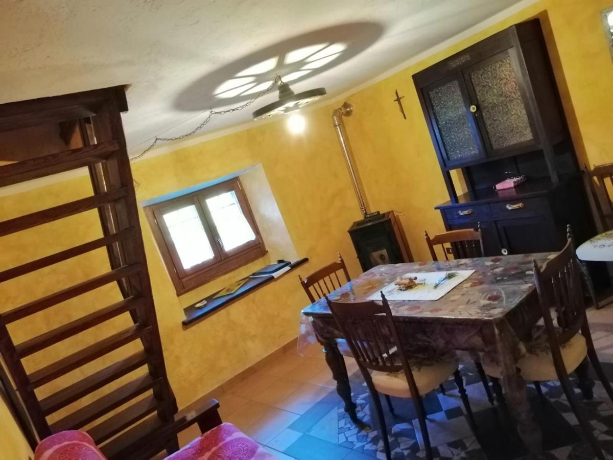 Casa Vacanze La Carbunera Villa Domodossola Exteriör bild