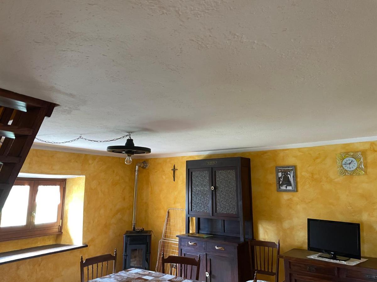 Casa Vacanze La Carbunera Villa Domodossola Exteriör bild